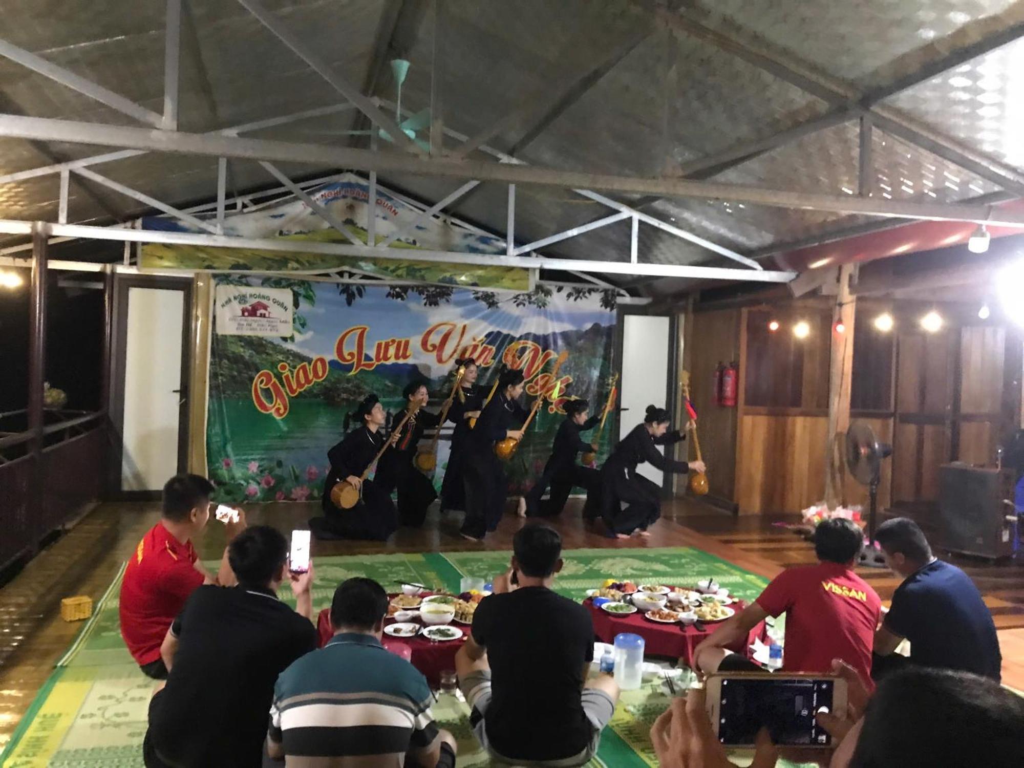 Ba Be Hoang Quan Homestay מראה חיצוני תמונה